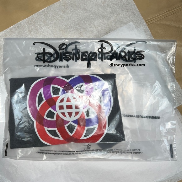 Disney EPCOT 40 October 1, 2022 T-Shirt LIMITED EDITION - Picture 9 of 9